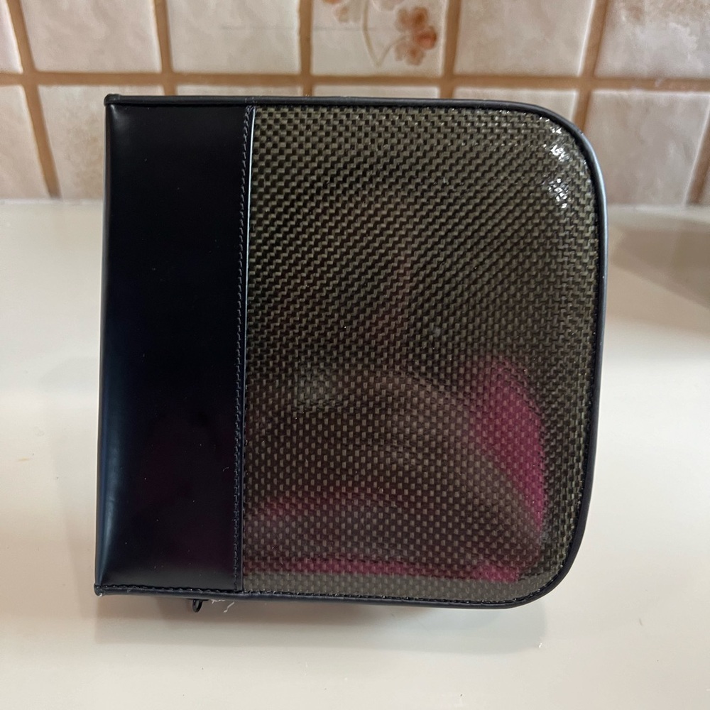 Carbon Fiber Zipper Closure CD Holder